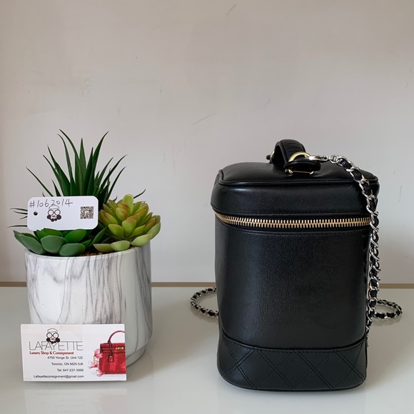 Chanel Vintage Cosmetics bag - Picture 2 of 5